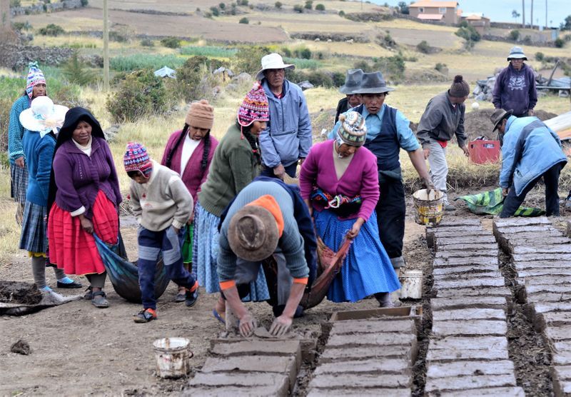 Peru - Treking na Machu Picchu, folklorna prestolnica Puno in jezero Titicaca (2.del)